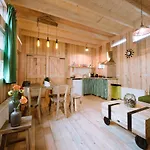 Recreatiepark D'n Mastendol Luxe Boomhutten אתר קמפינג Rijen