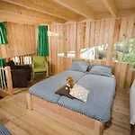 אתר קמפינג Recreatiepark D'n Mastendol Luxe Boomhutten *