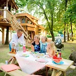 Recreatiepark D'n Mastendol Luxe Boomhutten אתר קמפינג