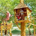 Recreatiepark D'n Mastendol Luxe Boomhutten אתר קמפינג Rijen