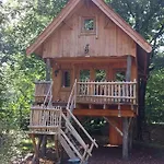 אתר קמפינג Recreatiepark D'n Mastendol Luxe Boomhutten Rijen