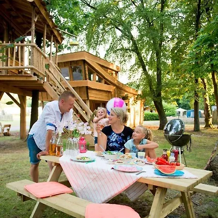Recreatiepark D'n Mastendol Luxe Boomhutten Rijen
