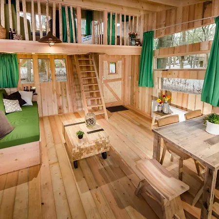Recreatiepark D'n Mastendol Luxe Boomhutten Campsite