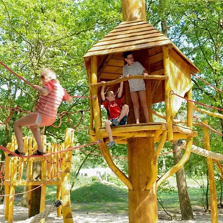 Recreatiepark D'n Mastendol Luxe Boomhutten Campsite Rijen