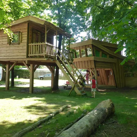 Recreatiepark D'n Mastendol Luxe Boomhutten אתר קמפינג