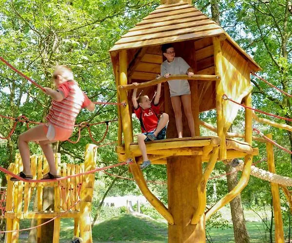 Recreatiepark D'n Mastendol Luxe Boomhutten Camping Rijen