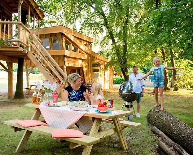 Recreatiepark D'n Mastendol Luxe Boomhutten Camping
