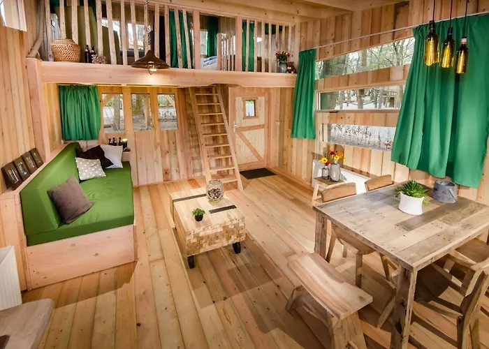 Recreatiepark D'n Mastendol Luxe Boomhutten Kamp alanı