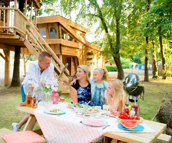 Recreatiepark D'n Mastendol Luxe Boomhutten Campsite