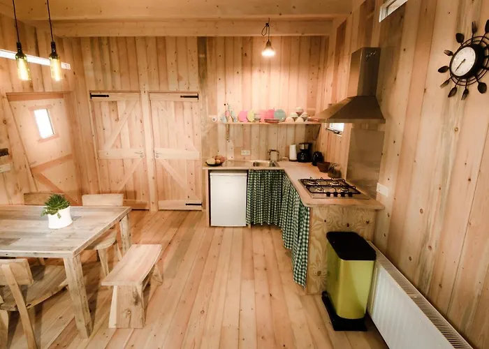 Recreatiepark D'n Mastendol Luxe Boomhutten Campsite Rijen
